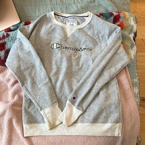 Champion crewneck size M!